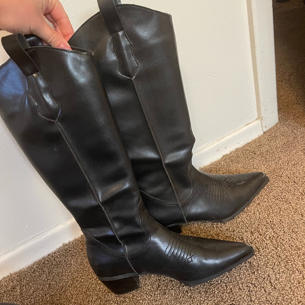 Size 8 black cowboy boots